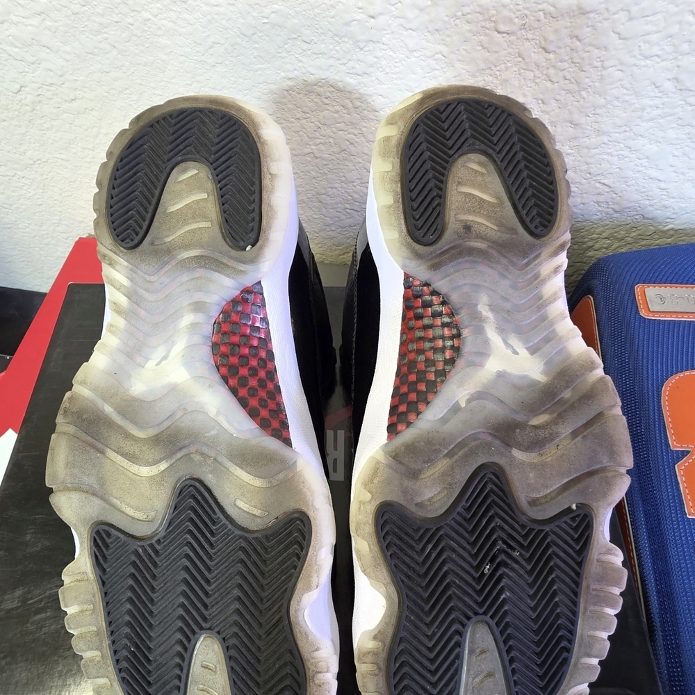 Jordan Black and White Athletic Shoes - Picture 4 of 4